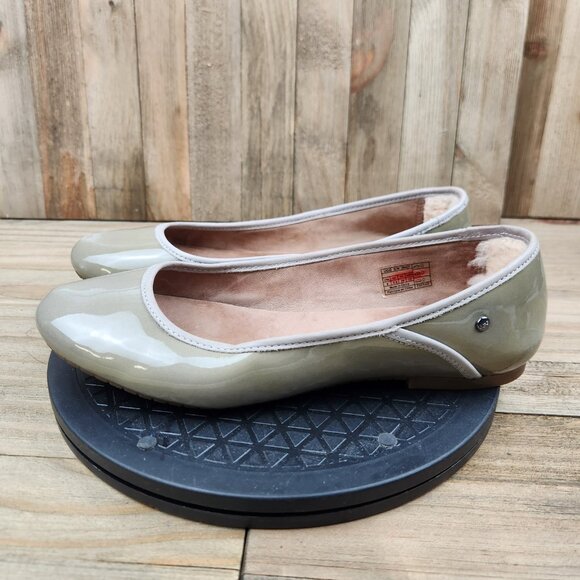 Womens Ugg Antora size 8 Patent Leather Slip On Flats - Picture 4 of 9